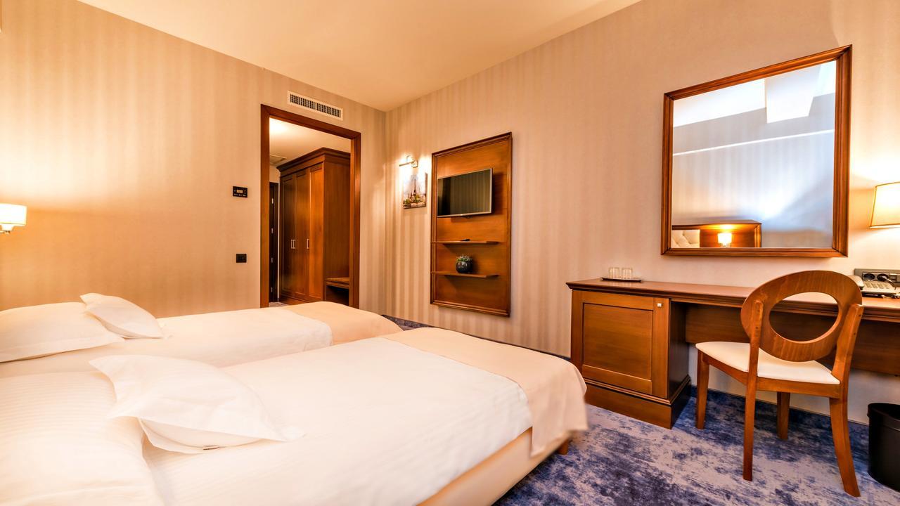 Briliant Hotel Κλουζ-Ναπόκα Εξωτερικό φωτογραφία